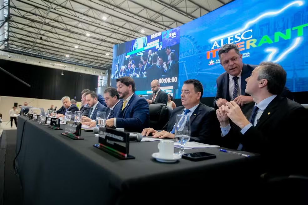 Deputados rejeitam proposta que previa troca do hino de Santa Catarina