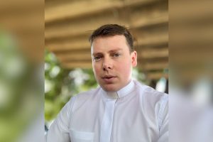 Padre do Oeste divulga nota após receber pedidos de oração pela morte de vilã de novela
