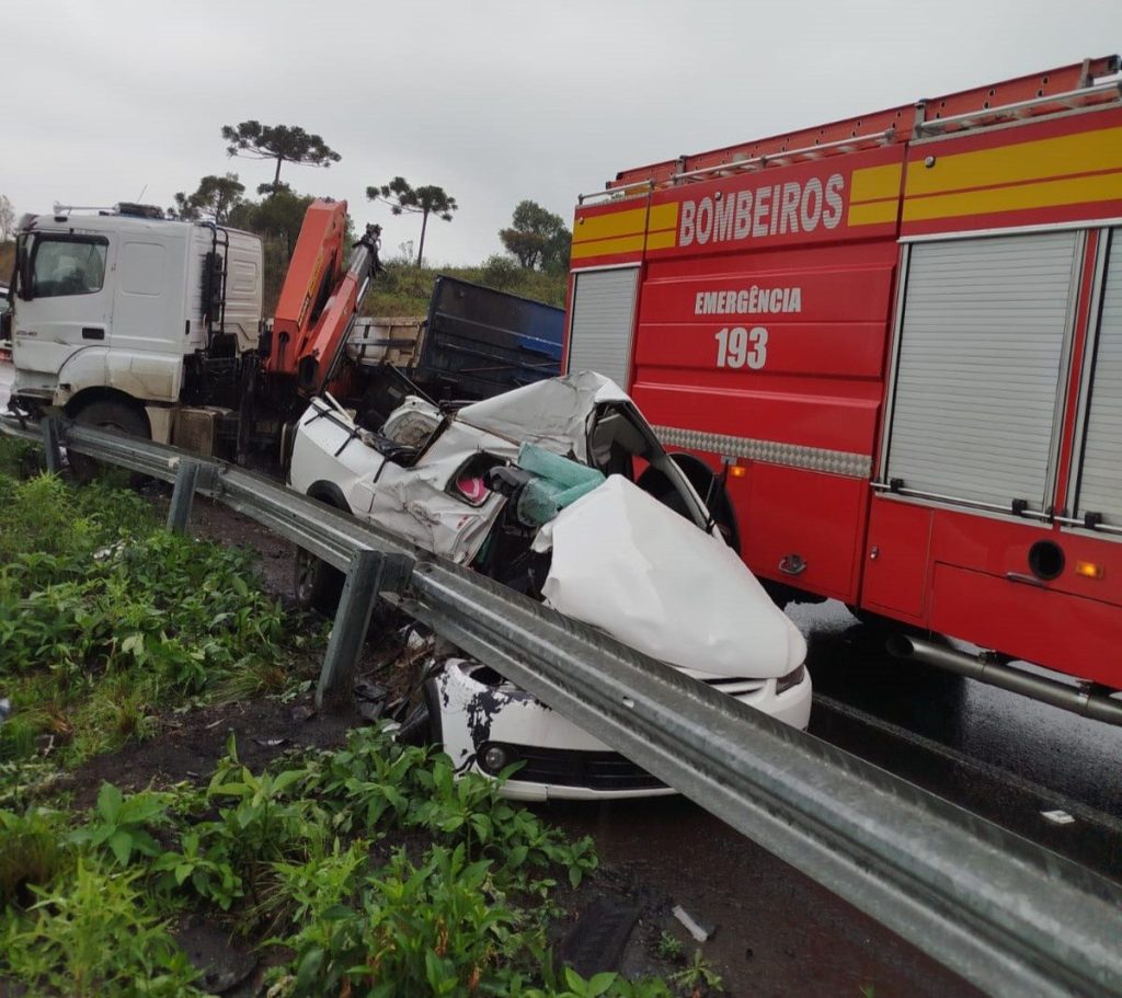 Acidente de trânsito deixa duas pessoas mortas em Santa Catarina