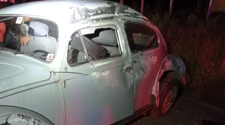 Homem furta Fusca, se envolve em acidente e é preso após perseguição