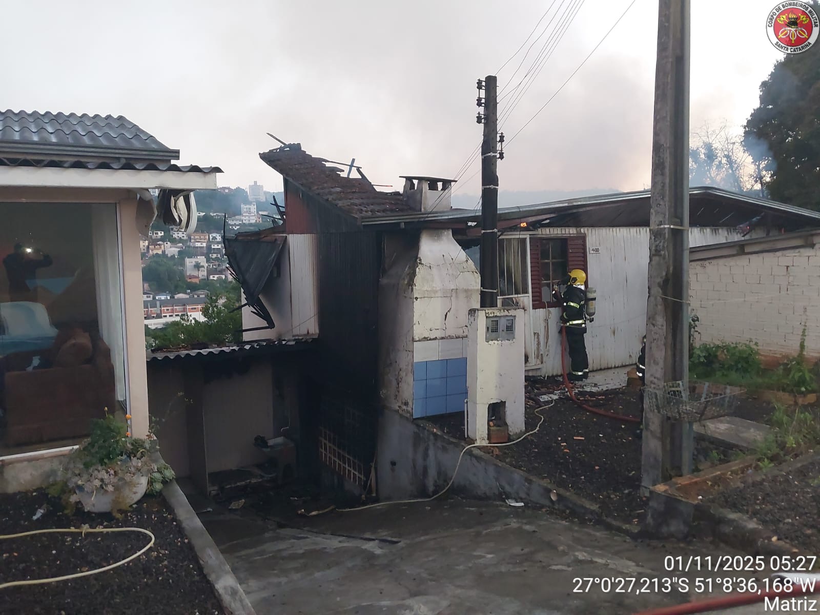 Incêndio destrói casa em Videira