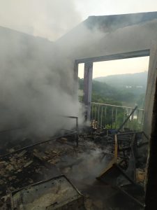 Casa é destruída por incêndio em Herval d’Oeste na manhã deste domingo