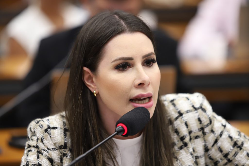 Carol de Toni estaria deixando o PL após impasse sobre vaga ao Senado em Santa Catarina