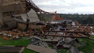 Defesa Civil confirma que destruição em cidade de SC foi causada por tornado