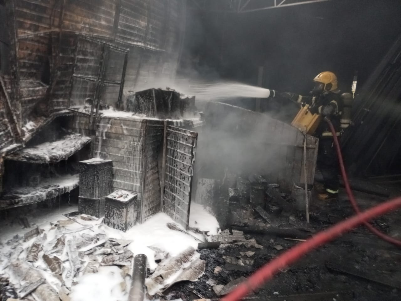 Incêndio destrói parte de metalúrgica em Chapecó na tarde deste sábado