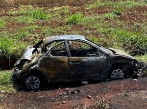Duas pessoas morrem após carro capotar e pegar fogo no Oeste de SC