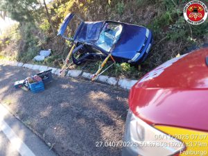 Mulher fica ferida após carro sair da pista na SC-355, em Fraiburgo