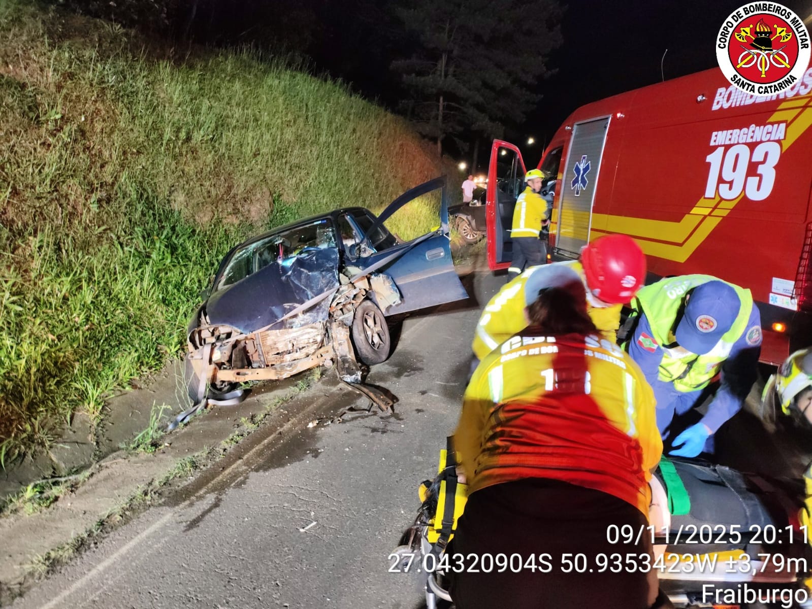 Colisão frontal deixa três pessoas feridas em Fraiburgo na noite de domingo