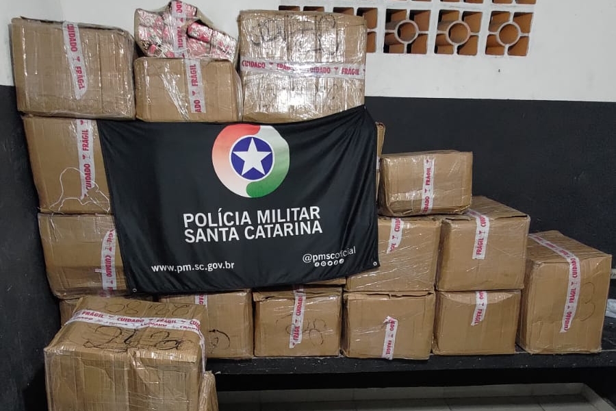 Polícia apreende 735 quilos de maconha em rodovia de SC e prende motorista em flagrante