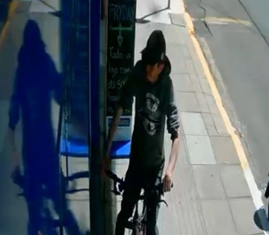 Homem pratica furto em loja no Centro de Campos Novos e foge de bicicleta