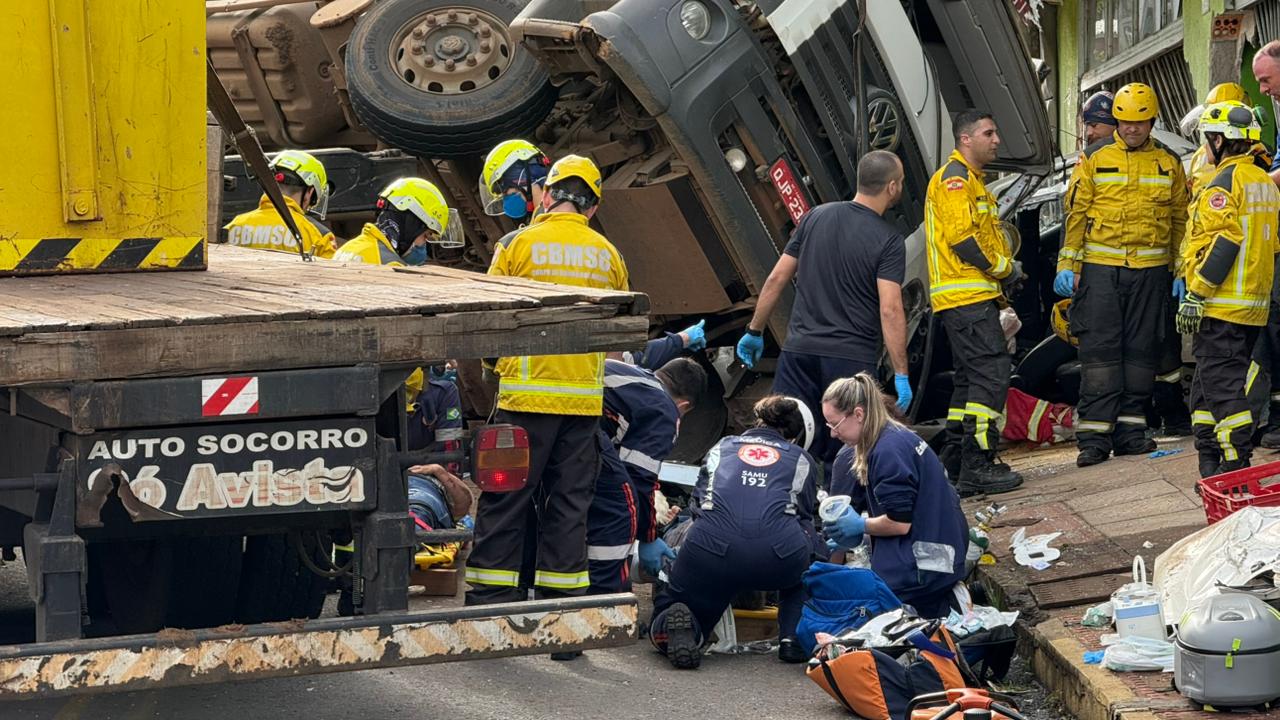 Vídeo – Bombeiro relata operação de alto risco para salvar idosos presos em carro esmagado em Herval d’Oeste