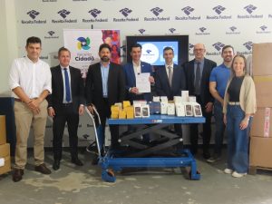 Mais de quatro mil smartphones são doados pela Receita Federal à Polícia Civil de SC