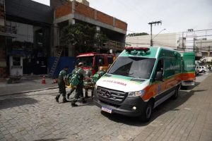 Desabamento em obra de hospital deixa um morto e quatro feridos em SC