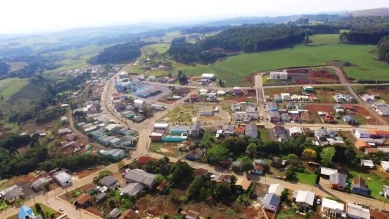 Cidade da região lança concurso público com salários de até R$ 22 mil; veja vagas e valores