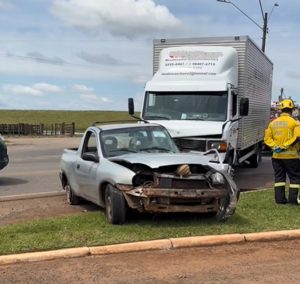 Idoso morre em colisão entre carro e caminhão na BR-470, em Campos Novos