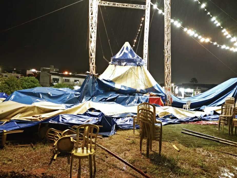 Temporal causa transtorno e derruba estrutura de circo em Chapecó