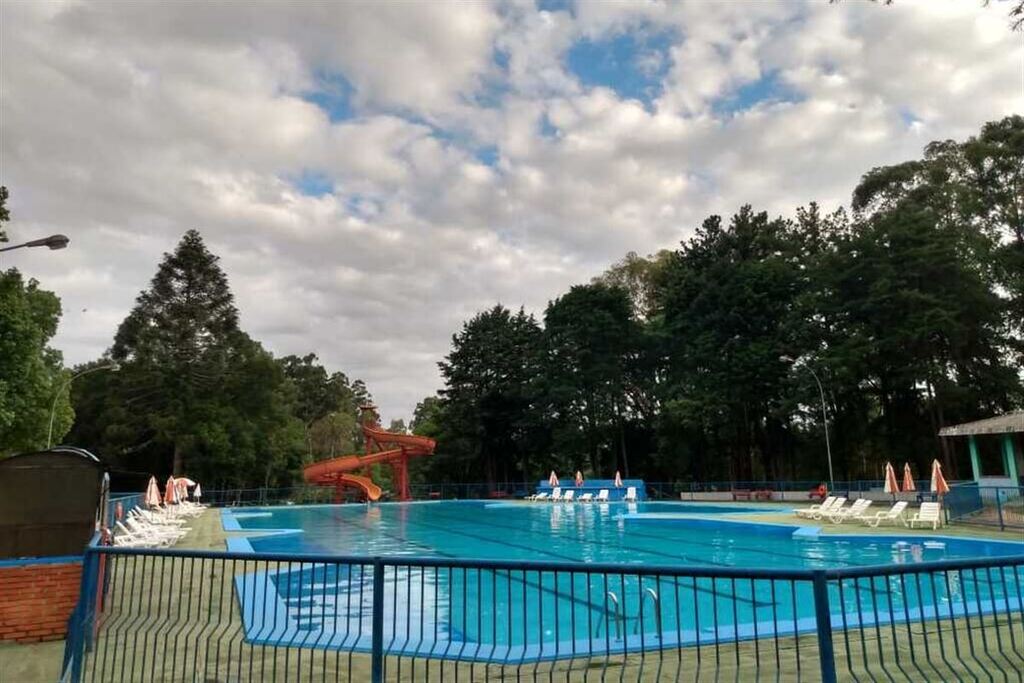 Adolescente que morava em Piratuba morre após se afogar em piscina