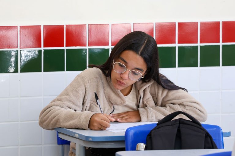 Matrículas da rede estadual de SC começaram nesta quinta-feira com sorteio em todas as escolas