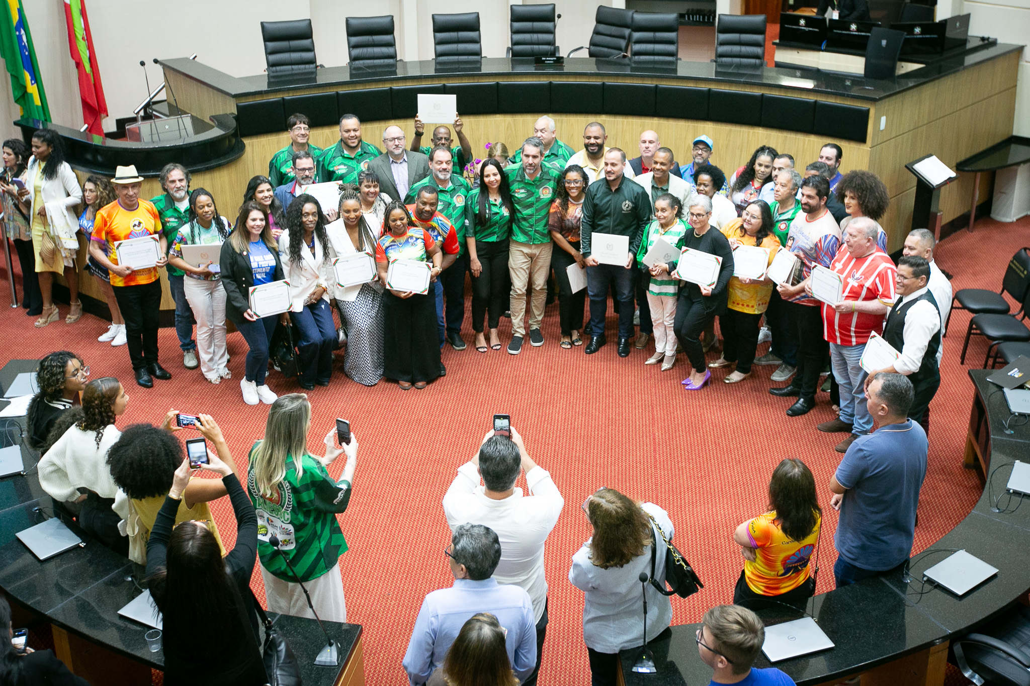 Escolas de Samba de Joaçaba e Herval d’Oeste são destaque em homenagem ao Carnaval Catarinense na Alesc