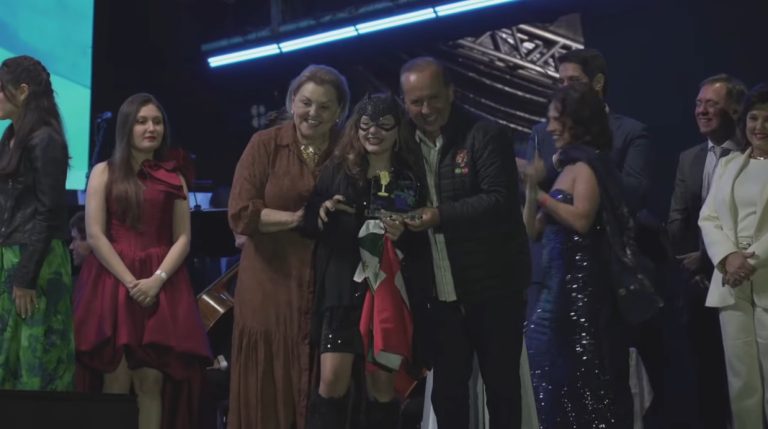 Jovem cantora da região é a vencedora do Festival Santa Catarina Canta