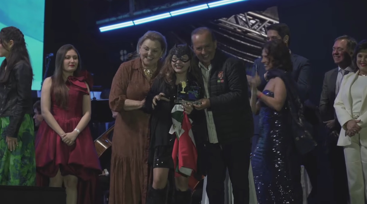 Jovem cantora da região é a vencedora do Festival Santa Catarina Canta