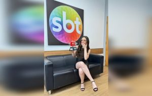 Cantora da região brilha na tela do SBT e conquista jurados