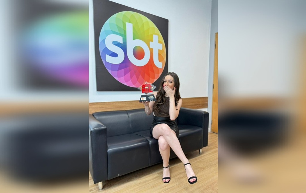 Cantora da região brilha na tela do SBT e conquista jurados