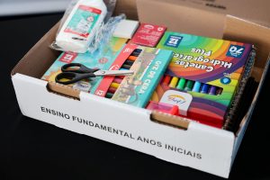 Estudantes da rede estadual de SC receberão kits de material escolar para 2026