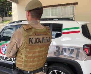 Idoso é preso após ser encontrado com frigobar furtado em Herval d’Oeste