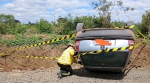 Mulher fica gravemente ferida após capotamento em Lebon Régis