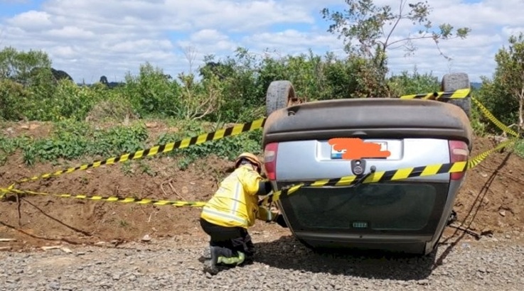 Mulher fica gravemente ferida após capotamento em Lebon Régis