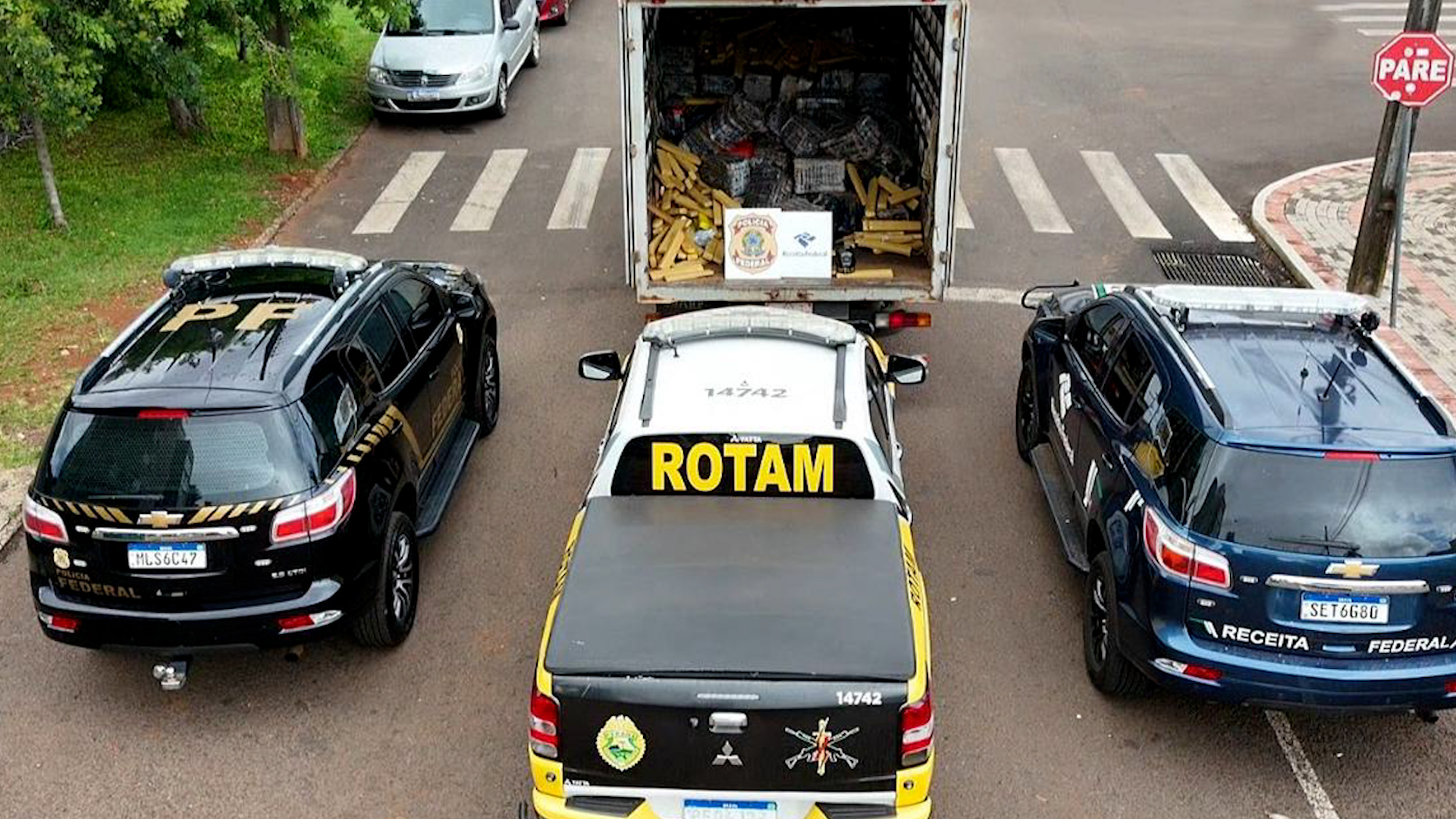 Polícia intercepta seis toneladas de drogas em caminhão de leite