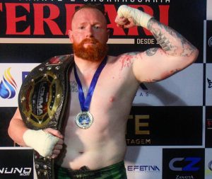 Conquista no octógono: Marcelo Boldrini finaliza adversário e traz cinturão de MMA para a região