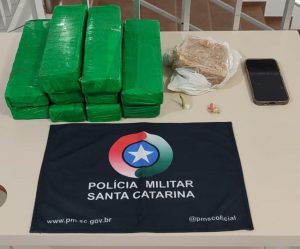 PM flagra motorista com 6,5 kg de drogas em Videira