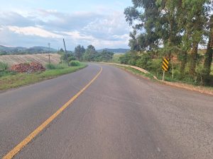 Menino de 11 anos é atropelado após sair de trás de ônibus em Treze Tílias