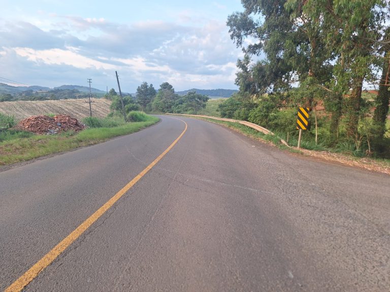 Menino de 11 anos é atropelado após sair de trás de ônibus em Treze Tílias