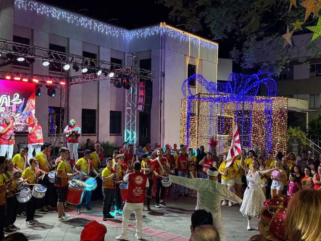 Joaçaba abre oficialmente o Carnaval 2026 com grande festa na Praça Adolfo Konder