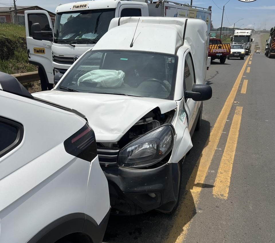 Engavetamento na BR-116 deixa um motorista ferido em Santa Cecília