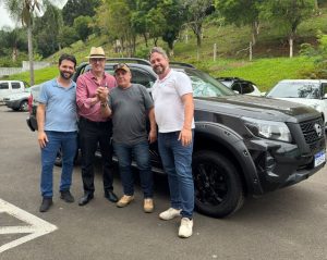 Prefeitura de Ibicaré faz entrega de antenas Starlink e nova camioneta à Polícia Civil