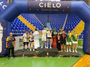 Joaçaba brilha no Sul-Americano Júnior de Badminton e conquista cinco medalhas na Colômbia (fotos)