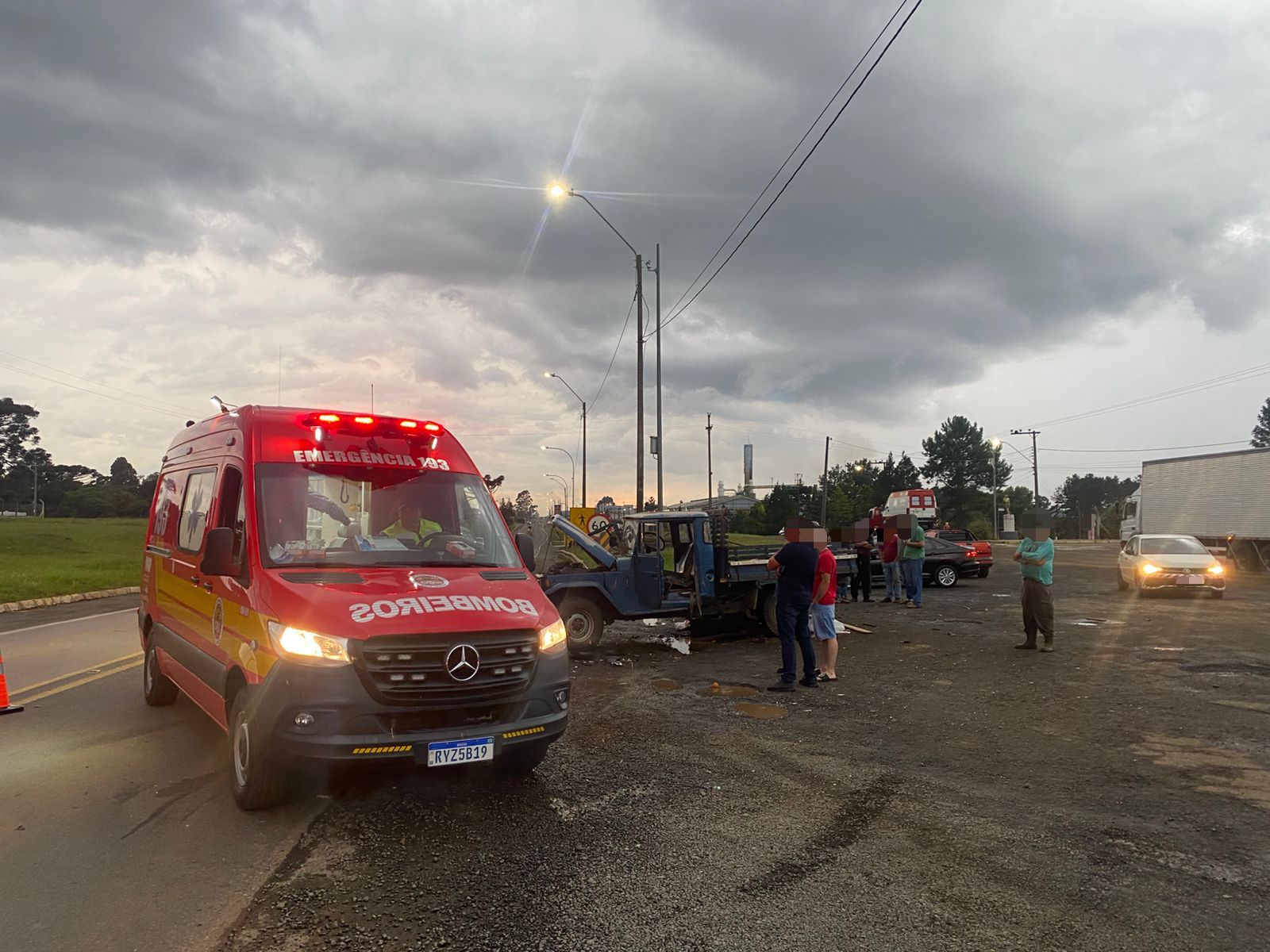 Colisão entre dois veículos deixa quatro feridos em Santa Cecília