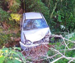 Saída de pista deixa homem ferido em Joaçaba