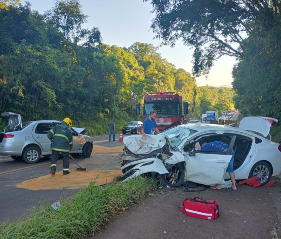 Colisão frontal deixa um morto e dois feridos em Tangará