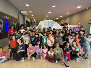 Ação solidária leva Crianças da Vila Cachoeirinha e da Creche Irmã Sheila ao Cinema
