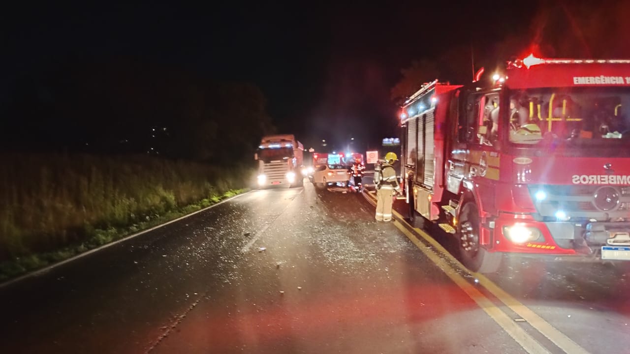 Colisão envolvendo quatro veículos deixa vários feridos na BR-282