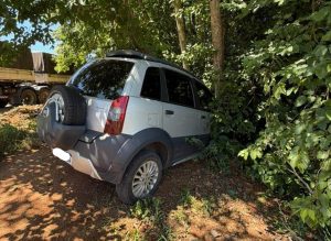 Motorista perde controle do carro e bate contra árvores em Catanduvas