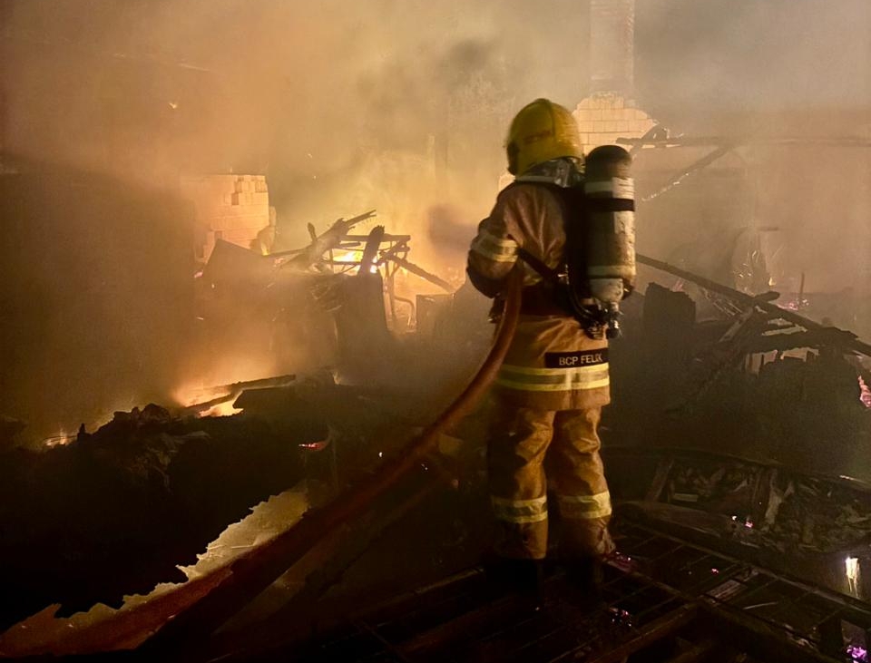 Incêndio atinge bar e boate às margens da BR-116 em SC