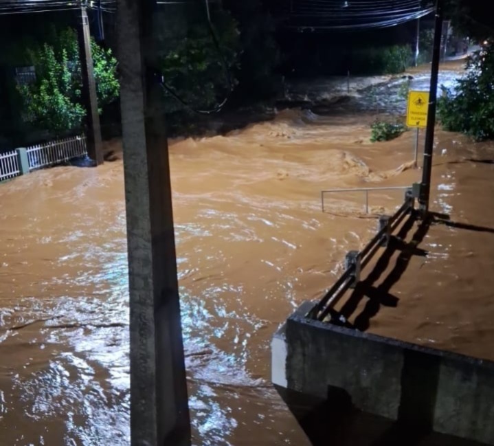 Chuva intensa provoca alagamentos e danos em Treze Tílias (fotos)