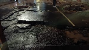 Temporal em Chapecó: Alagamentos, vias interditadas e famílias desalojadas marcam a noite desta segunda-feira