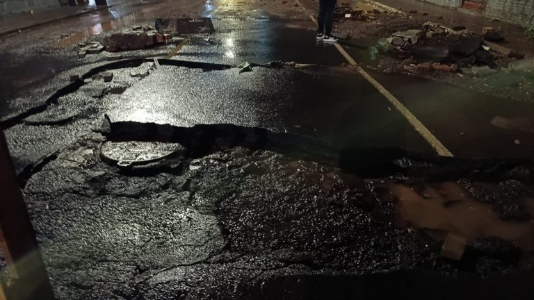 Temporal em Chapecó: Alagamentos, vias interditadas e famílias desalojadas marcam a noite desta segunda-feira